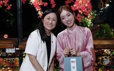 Meichan tiếp tục trổ tài “ngoại giao văn hoá” khi xuất hiện cùng Đại sứ Hoa Kỳ trong tà Áo dài Việt