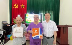 Ấm áp chương trình “Sức khỏe là vàng” chăm lo cho người cao tuổi khiếm thị