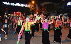 Duyên dáng điệu Xòe hoa - Mường Lò vào mùa trẩy hội