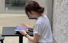 Mỗi tháng để dành vài triệu, nên mua vàng hay gửi ngân hàng?