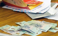 Người yêu cũ bất ngờ mừng cưới 10 triệu đồng, tôi vội giấu vợ: Đến khi sự thật bị bóc trần, cô ấy nói một câu khiến tôi cứng họng