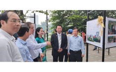 Trao giải cuộc thi và khai mạc triển lãm ảnh báo chí “Hà Nội và những nẻo đường đất nước”