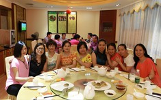 Vì sao ngày càng nhiều người đi họp lớp nhưng không muốn cho bạn bè vay tiền?