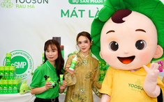Diễn viên Quỳnh Lương trải nghiệm bộ sản phẩm Yoosun Rau Má tại Vietbaby Fair 2026