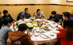 Vì sao nhiều người đi họp lớp không còn muốn trả tiền cho cả nhóm?
