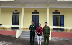 Người đàn ông dân tộc Tày tự nguyện giao nộp súng kíp gia tộc cất giữ suốt gần 100 năm cho Bộ đội Biên phòng