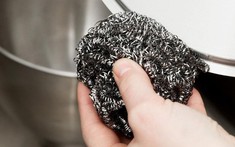 5 lời khuyên cho những gia đình đang dùng miếng cọ xoong nồi