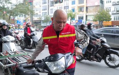 Nam diễn viên phim Việt giờ vàng nay bán bánh canh trên đường Ô Chợ Dừa (Hà Nội)