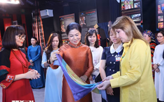 Phu nhân Tổng Bí thư, Chủ tịch nước Tô Lâm và Phu nhân Tổng thống Panama tìm hiểu văn hóa các dân tộc Việt Nam