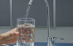 5 sai lầm khi uống nước máy lọc, nhiều gia đình mắc mà không biết
