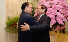 Thủ tướng Phạm Minh Chính thăm nguyên lãnh đạo Đảng, Nhà nước và dâng hương tưởng nhớ các đồng chí cố lãnh đạo