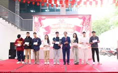 Trường THPT Đông Kinh tổ chức chương trình “Xuân gắn kết – Tết đoàn viên” chào mừng Xuân Bính Ngọ 2026