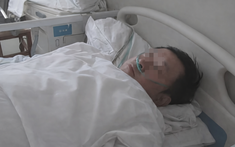 Người đàn ông 45 tuổi đột quỵ, liệt nửa người, vợ bật khóc: Khuyên mãi vẫn không bỏ!