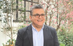 Sự chuyển mình từ Tết bao cấp tới văn hóa "alo là có ngay"