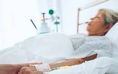 Người phụ nữ 68 tuổi đột ngột qua đời vào đêm khuya, bác sĩ thở dài: Ở tuổi già còn cố làm việc này vào ban đêm là không được!