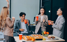 Hội công sở và trăm sắc thái 'đón Tết' chốn văn phòng