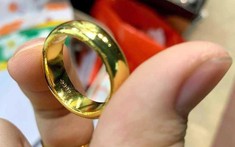 Cho chị chồng mượn 3 chỉ vàng, đến khi vàng tăng gấp 3 thì chị đòi trả theo giá cũ: Đây là cách xử lý "khôn"!