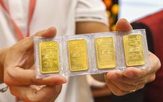 Giá vàng giảm thủng đáy, nhà vàng thông báo ngừng bán vì quá tải!