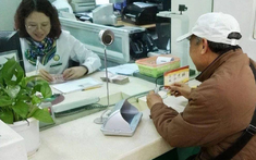 Khách hàng gửi tiết kiệm 7,8 tỷ đồng nhưng tài khoản bị đóng băng: Hơn 1 năm vẫn chưa đòi được tiền!