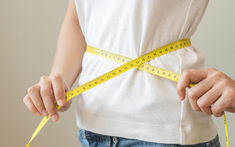 Sau tuổi 40 bạn có thể tăng cân ngay cả khi chỉ uống nước? Bác sĩ hướng dẫn 4 cách ăn để tăng khả năng đốt cháy mỡ thừa