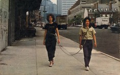 Một người đàn ông và một người phụ nữ tự buộc dây vào nhau suốt một năm nhưng không được phép chạm: Kết quả sau đó thế nào?