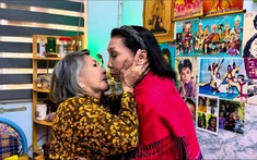 Nữ NSND là tiến sĩ ôm chặt bạn tri kỷ ở viện dưỡng lão, nói 1 việc