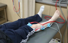 Nam sinh lớp 10 bỗng liệt nửa người vì thói quen ngồi "vạn người mê", bác sĩ cảnh báo: Có thể gây tàn tật suốt đời