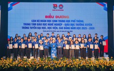 Rạng rỡ những "đóa hoa" học đường: Tôn vinh bản lĩnh và khát vọng chinh phục của học sinh Thành phố mang tên Bác