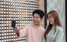 Tết không còn là cuộc đua chụp ảnh khi mỗi gia đình tự tạo bộ ảnh Tết ngay tại nhà