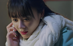 Lén gửi tiền về quê cho bố mẹ tiêu Tết, tôi bị em trai vô tình "bóc mẽ" và rồi là hàng chục cuộc gọi từ bố mẹ chồng