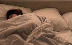 Người đàn ông mắc ung thư phổi giai đoạn cuối dù không hút thuốc, uống rượu, thủ phạm đến từ 3 thói quen nhiều người mắc trong phòng ngủ