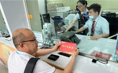 Khách hàng gửi tiết kiệm 5,7 tỷ đồng: 1 năm sau nhận về số tiền khó tin