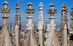 Lộ ảnh chụp từ OnePlus 15T: Camera tiềm vọng 50MP 3.5x, có thể khai tử góc siêu rộng?