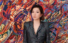 Đào Anh Thơ tái xuất với loạt tranh khổ lớn tại triển lãm cùng cha Đào Anh Khánh