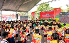 Thông điệp 'Cùng KUN bảo vệ muôn loài' được thiếu nhi toàn quốc hưởng ứng qua màn đồng diễn sân trường