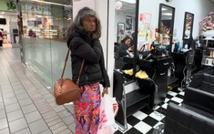 Mỹ nhân hải ngoại 1 thời: Đầu tóc bù xù, ăn mặc kỳ lạ, đi lang thang trong chợ