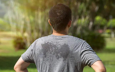 Chỉ cần vận động nhẹ đã "đổ mồ hôi như tắm": Có thể cơ thể đang phát đi 4 tín hiệu sức khỏe