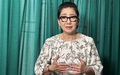 Nữ NSƯT đi Mỹ 14 năm giờ mới về nước, nghẹn ngào nói 1 điều