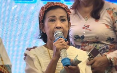 Vợ cũ Bảo Chung không đứng nổi, xúc động cầm 20 triệu