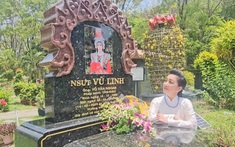Nữ NSƯT từ Mỹ về thăm mộ Vũ Linh, quỳ bên mộ nói 1 điều