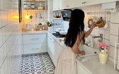 Chuyển về nhà mới 2 tháng, tôi mới hiểu: Có một kiểu mệt mỏi gọi là “nấu ăn tùy tiện trong bếp” và 6 thiết kế đẹp nhưng bất tiện này là nguyên nhân