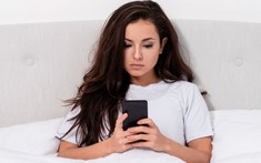 Một nhà thần kinh học tiết lộ đã từ bỏ 5 thói quen ngay khi biết chúng "LÀM GÌ" với bộ não của mình