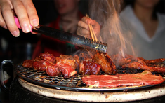 Ngày càng nhiều người mắc ung thư đại tràng, Phó Giám đốc bệnh viện Thái Lan cảnh báo việc ăn 5 loại thực phẩm mỗi ngày làm tăng nguy cơ