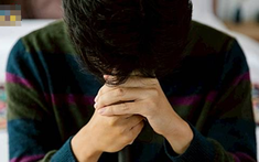 Chàng trai 23 tuổi chưa từng làm "chuyện ấy" bỗng bị mụn cóc sinh dục, nguyên xuất phát từ... người cha