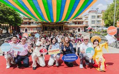 Du khách Việt hào hứng trải nghiệm văn hóa tiệc cỗ tại chùa Zizhu - Đài Loan