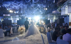 Đi ăn cưới bạn học, tôi bất ngờ gặp lại một người mà chỉ cần nhìn nhau một cái, tôi biết ngay là sẽ có chuyện xảy ra