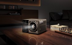 Hisense XR10 Triple Laser: Máy chiếu 4K cao cấp giá hơn 185 triệu đồng, tặng kèm dàn âm thanh không dây