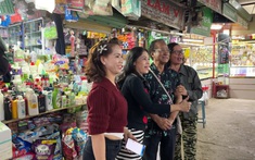 Tiểu thương chợ Đông Ba la hét khi thấy Chế Linh: "Trời ơi!"