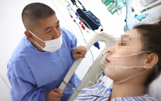 Nữ nhân viên văn phòng 40 tuổi mắc cùng lúc 3 loại ung thư: Bác sĩ cảnh báo thói quen mỗi đêm của nhiều người có thể phá vỡ hệ miễn dịch