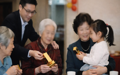 Sự thật món quà của ông lão 70 tuổi: Tại sao tặng vàng cho tất cả các cháu mà trừ cháu ngoại sống xa nhà?